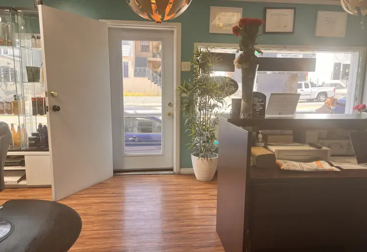 Retail Space for Even Sale or Photo Shut or Meeting