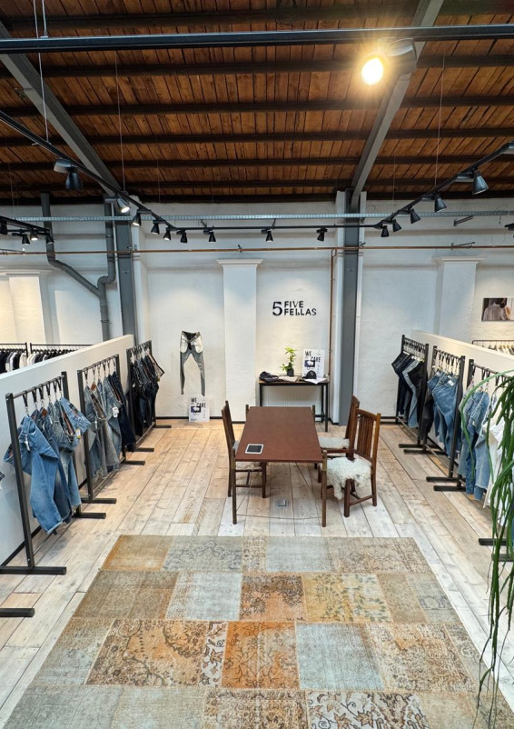 Vielseitiger Fashion Showroom in Düsseldorf – ideal für Pop-Ups, Brand Activations, Foto & Retail