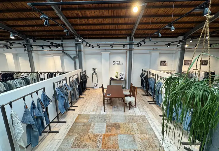 Vielseitiger Fashion Showroom in Düsseldorf – ideal für Pop-Ups, Brand Activations, Foto & Retail