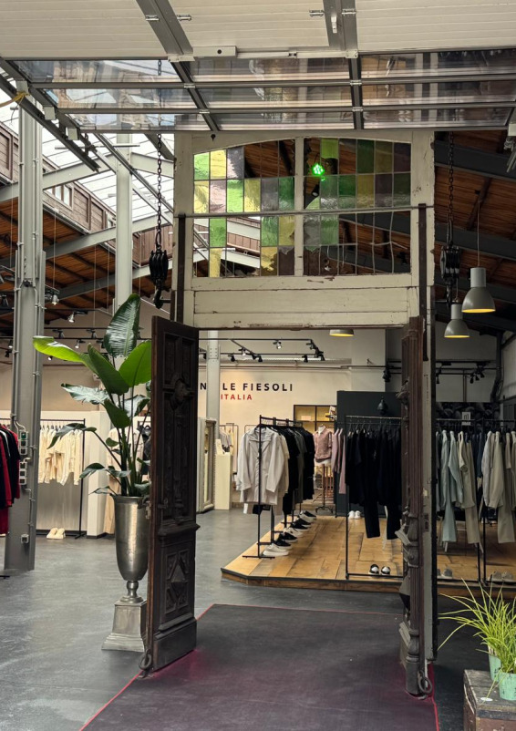 Vielseitiger Fashion Showroom in Düsseldorf – ideal für Pop-Ups, Brand Activations, Foto & Retail