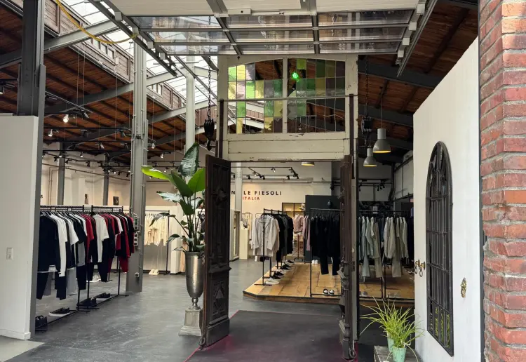 Vielseitiger Fashion Showroom in Düsseldorf – ideal für Pop-Ups, Brand Activations, Foto & Retail