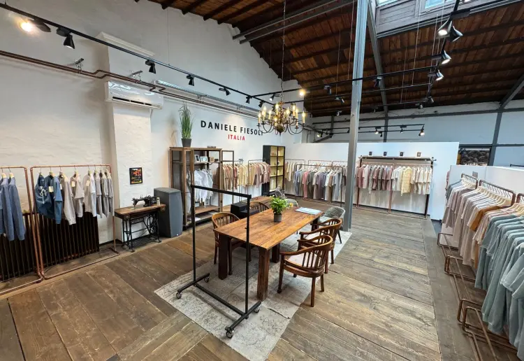 Vielseitiger Fashion Showroom in Düsseldorf – ideal für Pop-Ups, Brand Activations, Foto & Retail