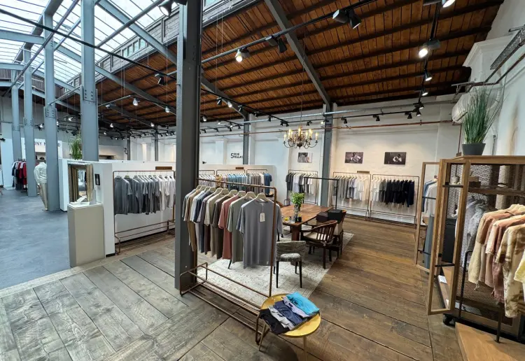 Vielseitiger Fashion Showroom in Düsseldorf – ideal für Pop-Ups, Brand Activations, Foto & Retail