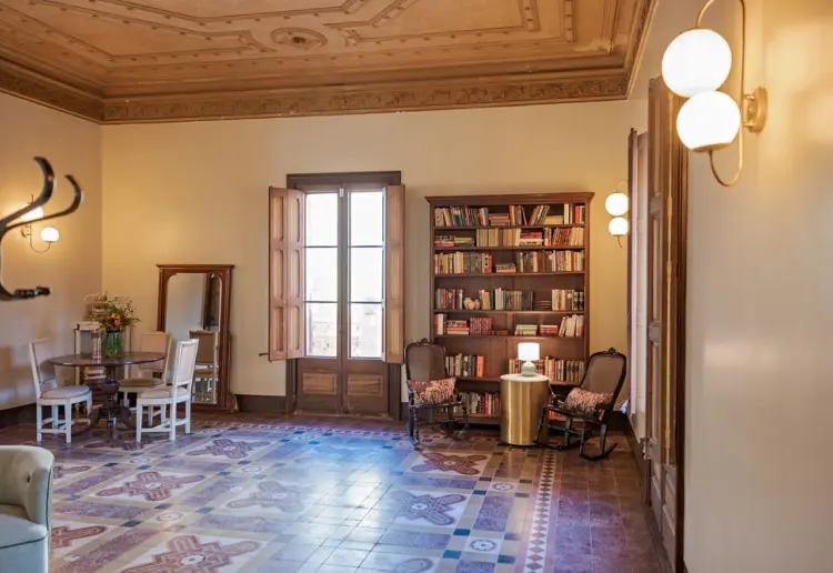 Espacio versátil para eventos y workshops con jardín en Caldes d’Estrac