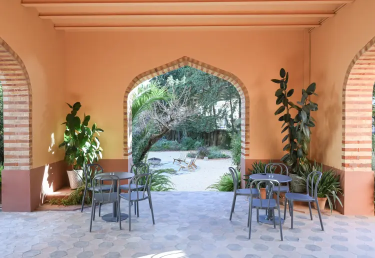 Espacio versátil para eventos y workshops con jardín en Caldes d’Estrac