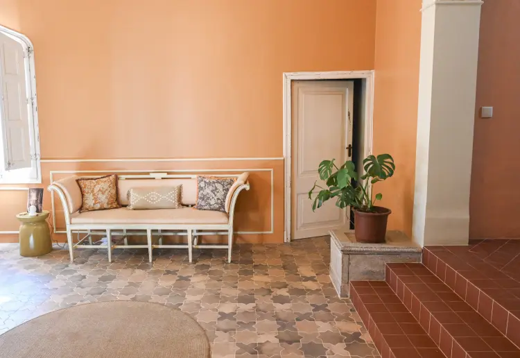 Espacio versátil para eventos y workshops con jardín en Caldes d’Estrac