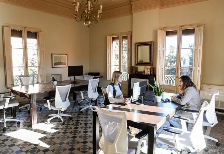 Espacio versátil para eventos y workshops con jardín en Caldes d’Estrac