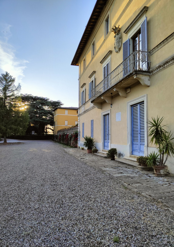 Frescoed halls for shootings and events
