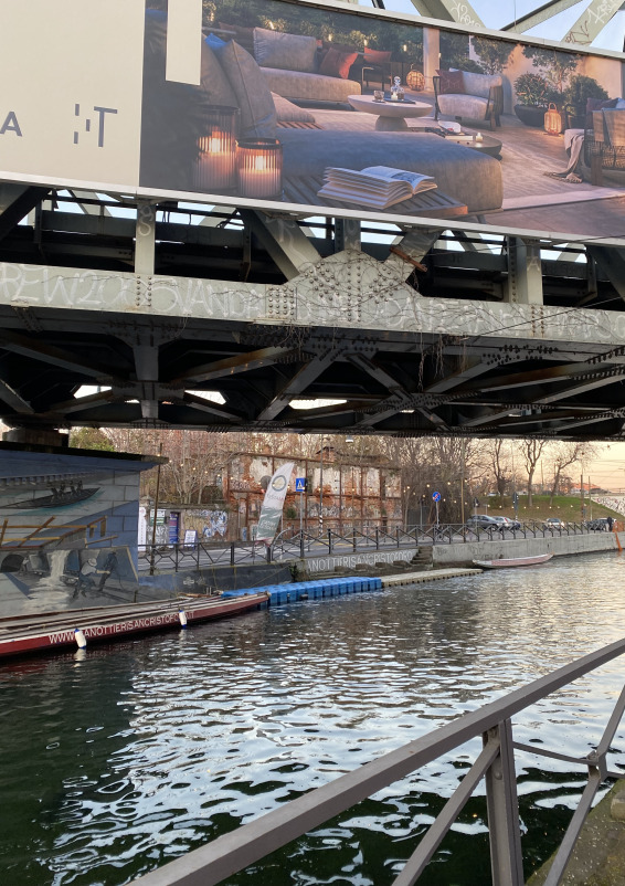 Tiny Art Gallery on Naviglio Grande, Milan