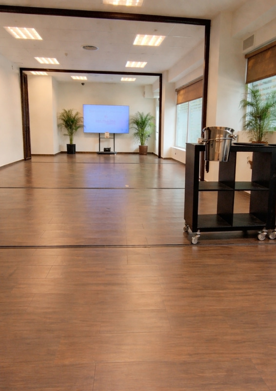 Sala diáfana y panelable para reuniones y celebraciones