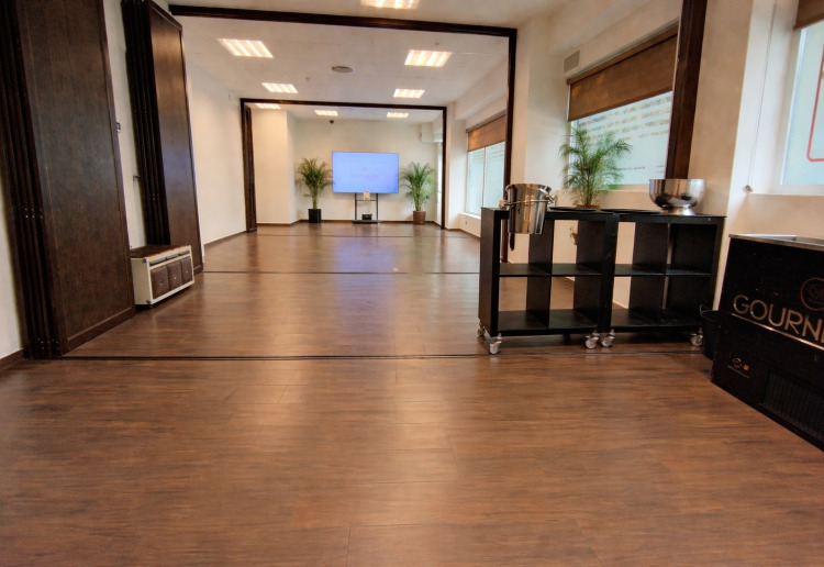 Sala diáfana y panelable para reuniones y celebraciones