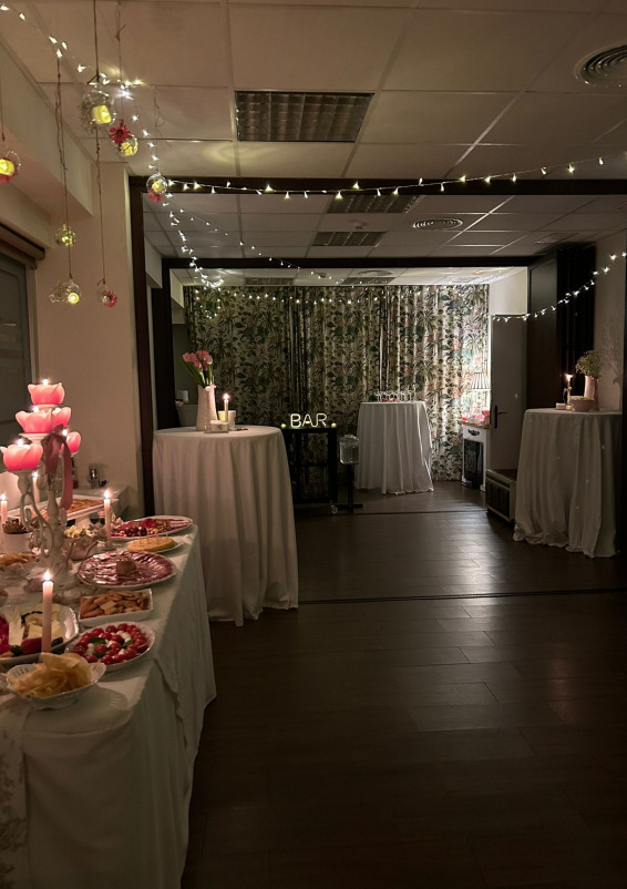 Sala diáfana y panelable para reuniones y celebraciones