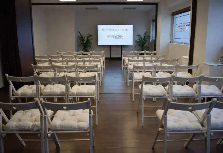 “Open-plan room and panelable space for meetings and celebration