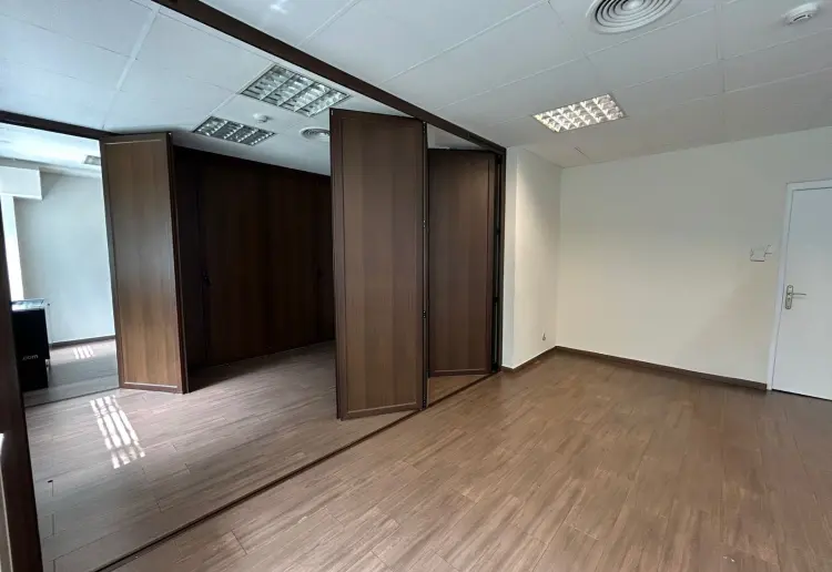 “Open-plan room and panelable space for meetings and celebration