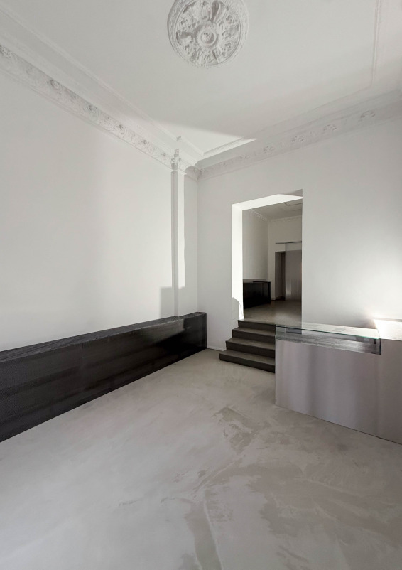 Brutalist 70qm Store – Torstrasse, Mitte