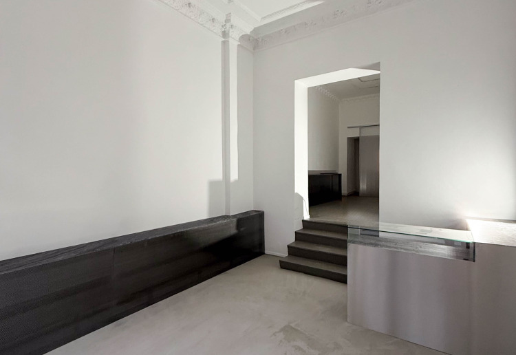 Brutalist 70qm Store – Torstrasse, Mitte