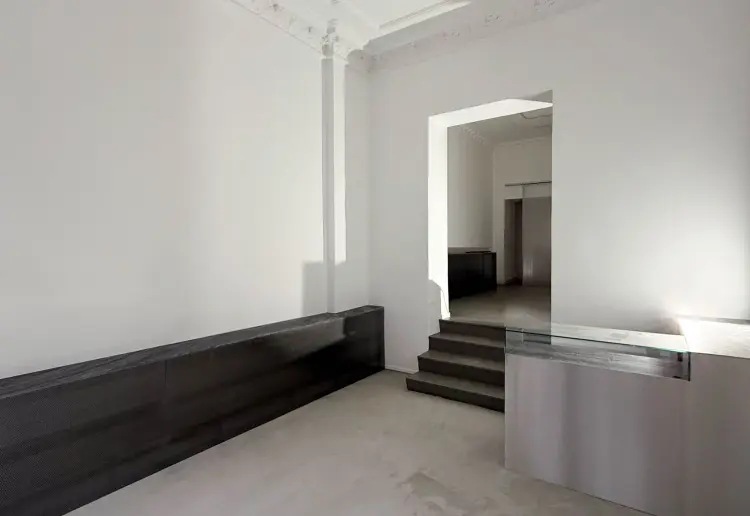 Brutalist 70qm Store – Torstrasse, Mitte