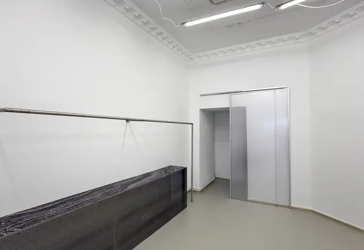 Brutalist 70qm Store – Torstrasse, Mitte