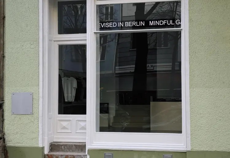 Brutalist 70qm Store – Torstrasse, Mitte