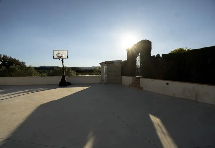Masia Cal Julià. Vineyard Oasis: Luxury Terrace