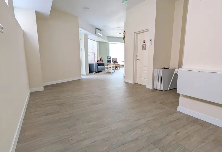 Sala multiusos enfocada eventos infantiles, familiares y profesionales