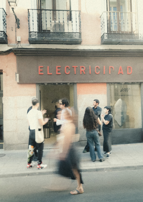 Coffee gallery pour événements intimistes, expositions et activations de marque à Malasaña