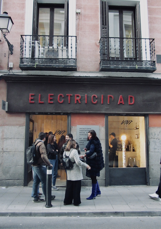 Coffee gallery pour événements intimistes, expositions et activations de marque à Malasaña