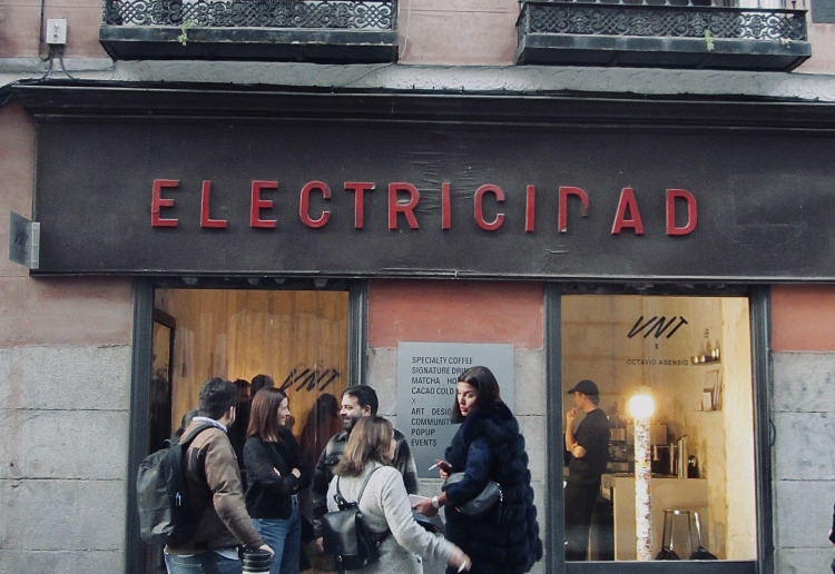 Coffee gallery pour événements intimistes, expositions et activations de marque à Malasaña