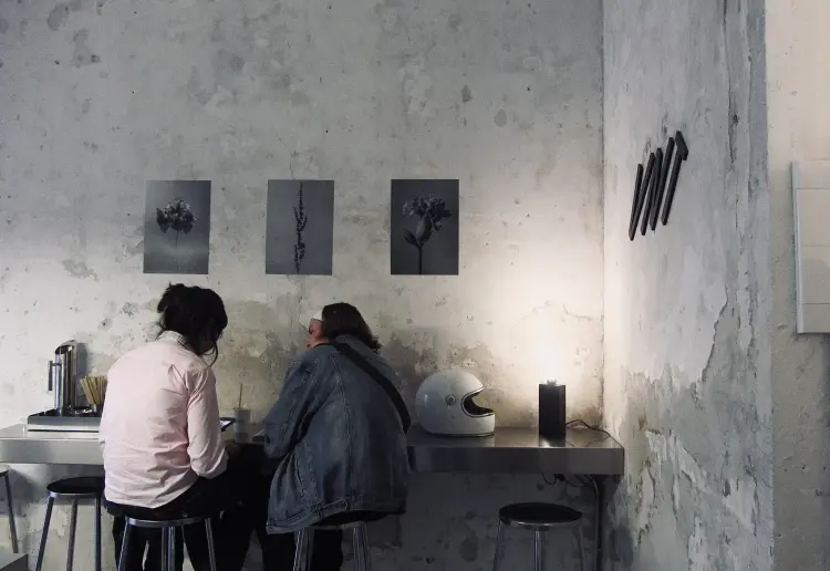 Coffee gallery pour événements intimistes, expositions et activations de marque à Malasaña