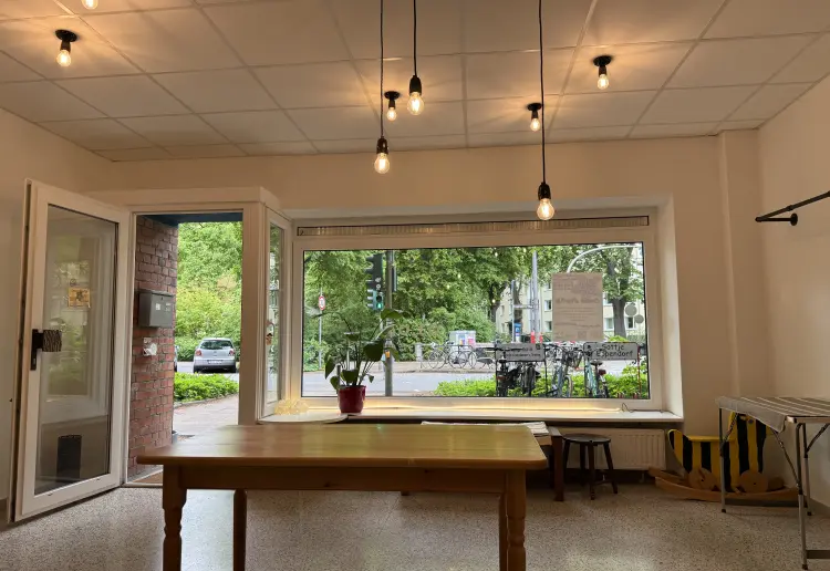 Prime Pop-Up Location in Hamburg – Walking Distance to Isemarkt