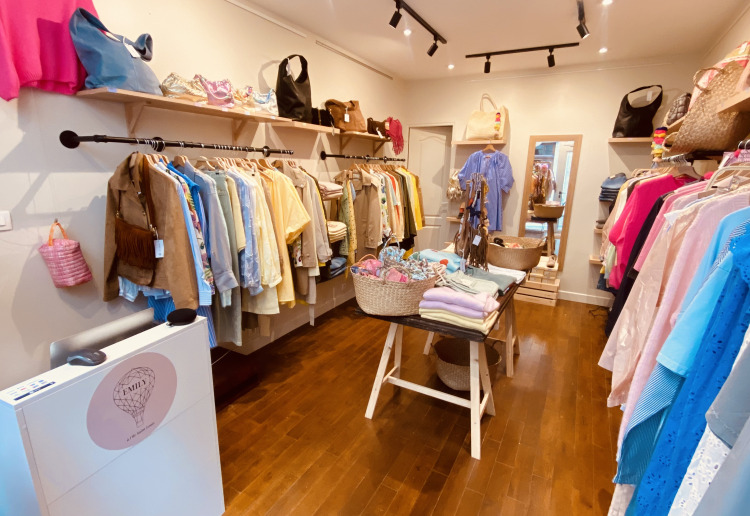 Idéal pour showroom et présentation de vêtements