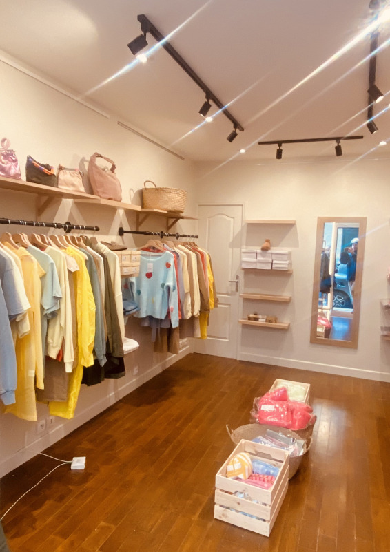 Idéal pour showroom et présentation de vêtements