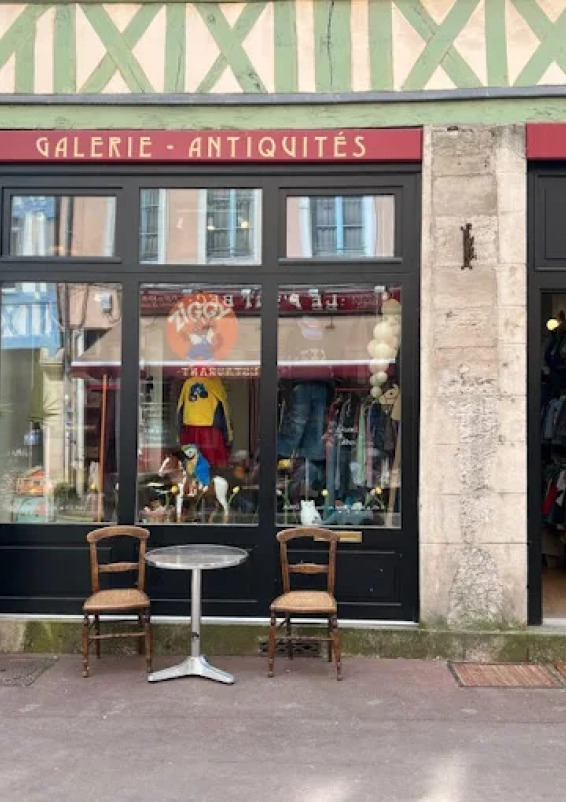 A charming 40m² shop in Rouen’s historic centre, ideal for a pop-up store