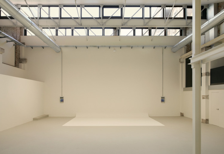 Bright photo studio in the city centre of Milan
