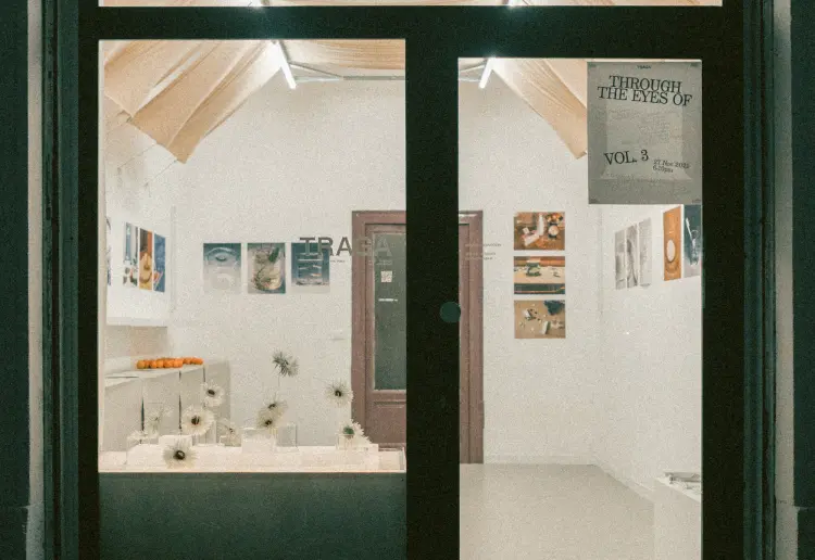 Street-Facing Exhibition Space in Milan