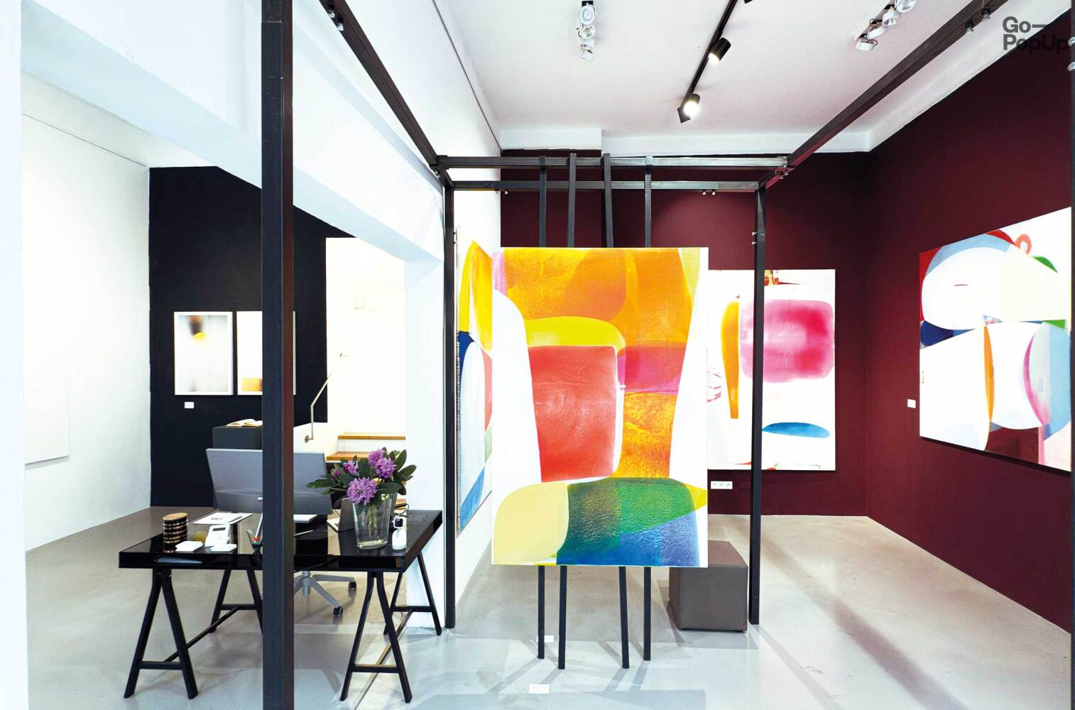 Beautiful gallery space with high walls in amsterdam