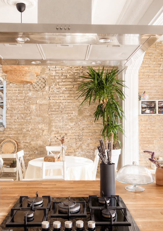 Cocina luminosa con terraza en centro de Valencia