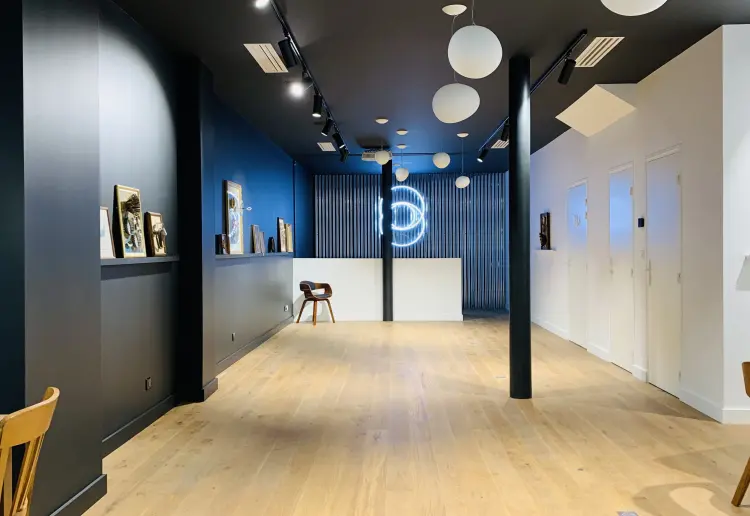 Galerie d'art et cuisine professionnelle au coeur de Paris