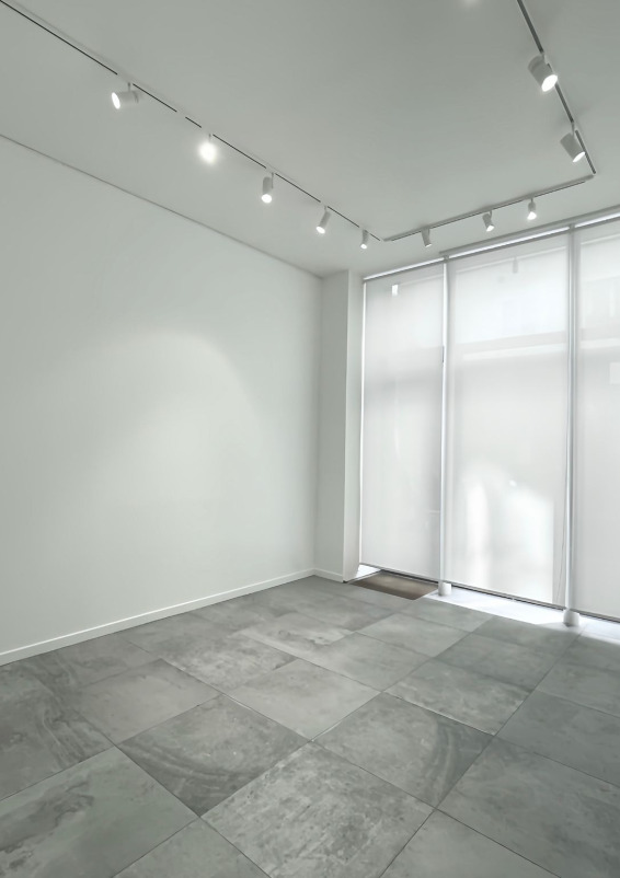Espace de galerie contemporain dédié à l’art, au design et à la mode