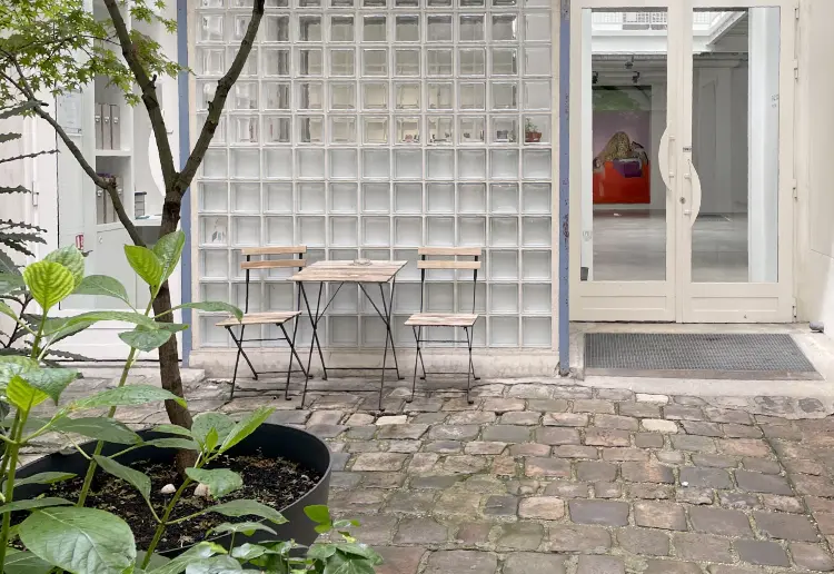 Espace sur deux niveaux avec une magnifique verrière