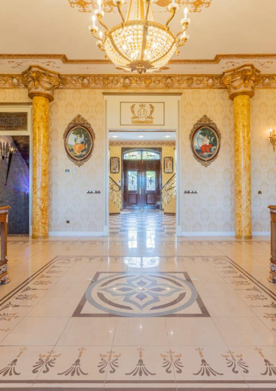 Mansión con Teatro y Cine Privado