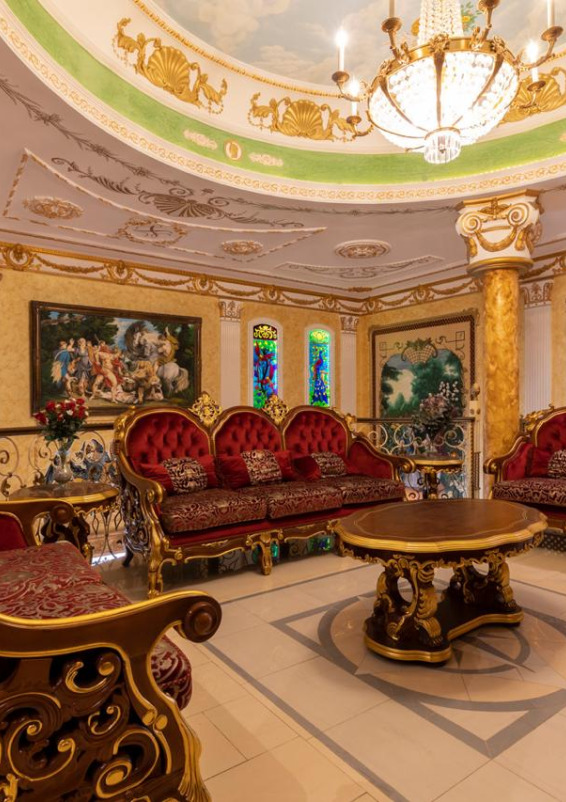 Mansión con Teatro y Cine Privado