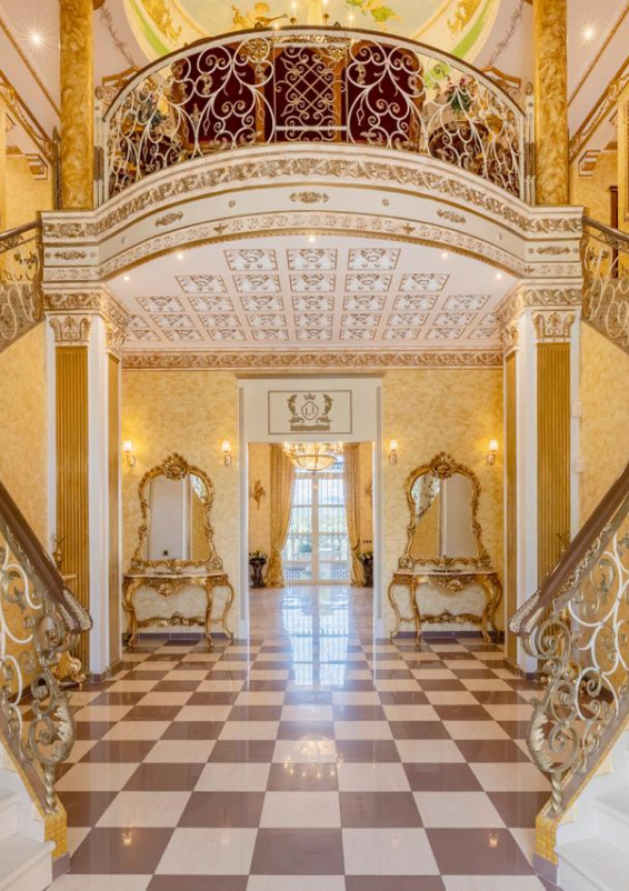 Mansión con Teatro y Cine Privado