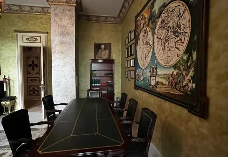 Mansión con Teatro y Cine Privado