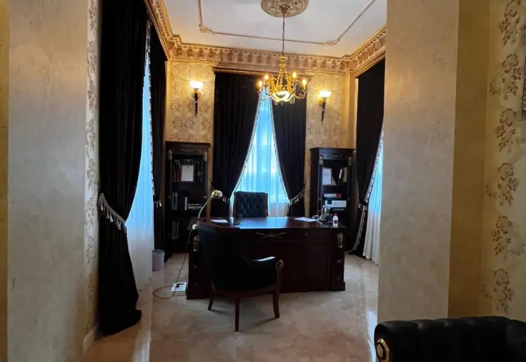Mansión con Teatro y Cine Privado