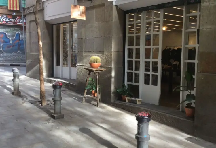 Hermoso local barrio Gótico - Estructura original de piedras y suelos de madera antiguos.