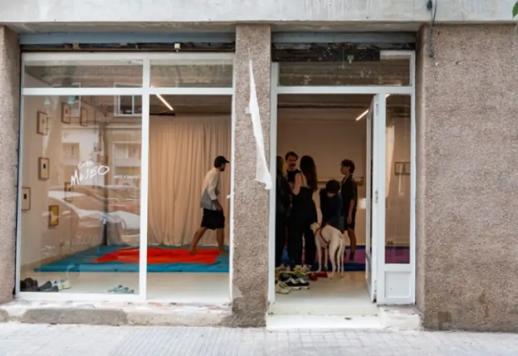 Espacio creativo multifuncional con luz natural , escaparate y patio privado