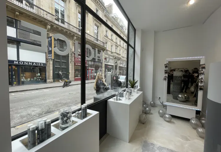 Showroom/Art gallery Paris Center