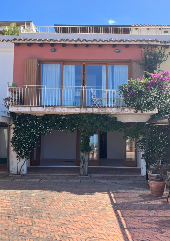 Temporary Shop / Pop-Up Store fronte mare a Porto Rotondo con spazio esterno