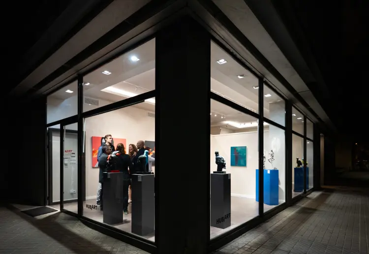 Bright exhibition space & pop-up store